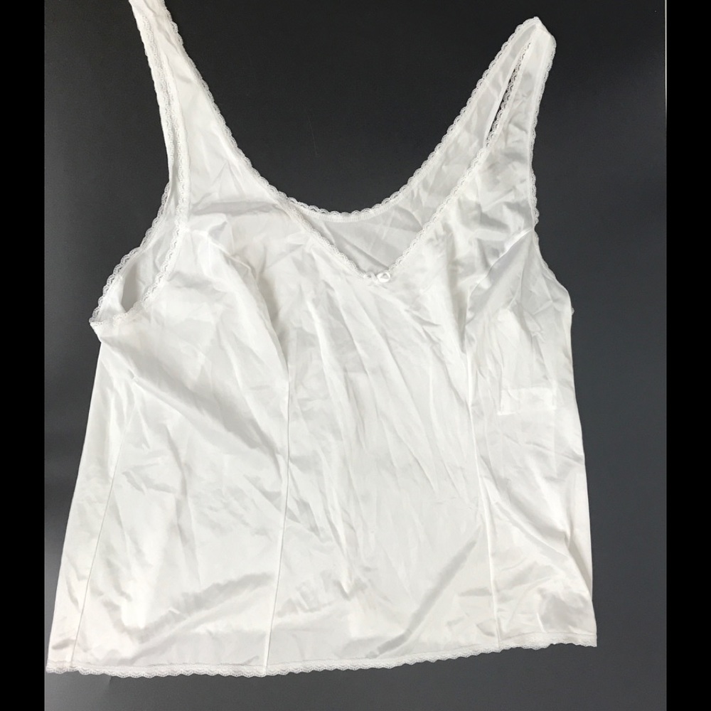 Vanity‎ Fair Womans White V-Neck Camisole Size 42